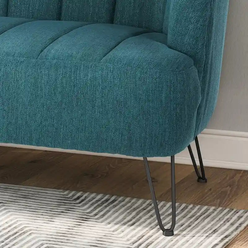 Causeuse moderne Lupine en tissu avec pieds en épingle à cheveux, par Christopher Knight Home