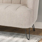 Causeuse moderne Lupine en tissu avec pieds en épingle à cheveux, par Christopher Knight Home
