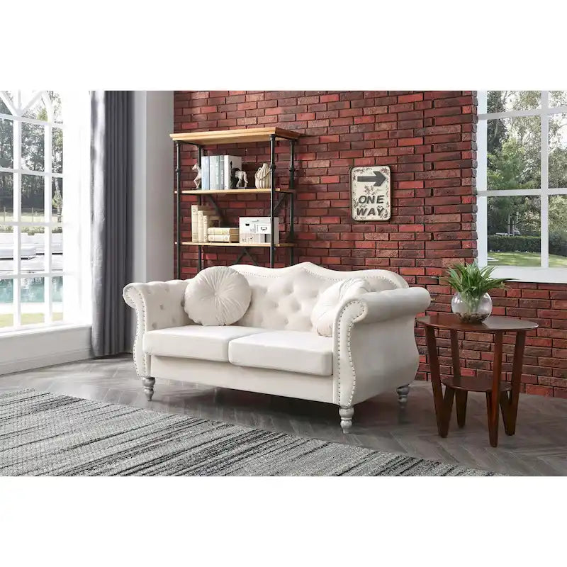 Hollywood 68 inç kadife Chesterfield iki kişilik koltuk, 2 dekoratif yastıklı - 68L x 35W x 34H