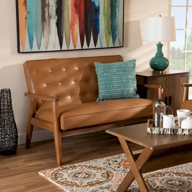 Sorrento loveseat van lichtbruin kunstleer en hout met walnootafwerking