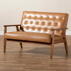 Sorrento loveseat van lichtbruin kunstleer en hout met walnootafwerking
