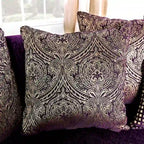 Traditioneller Grendel-Zweisitzer aus violetter Chenille mit gerollten Armlehnen von Furniture of America