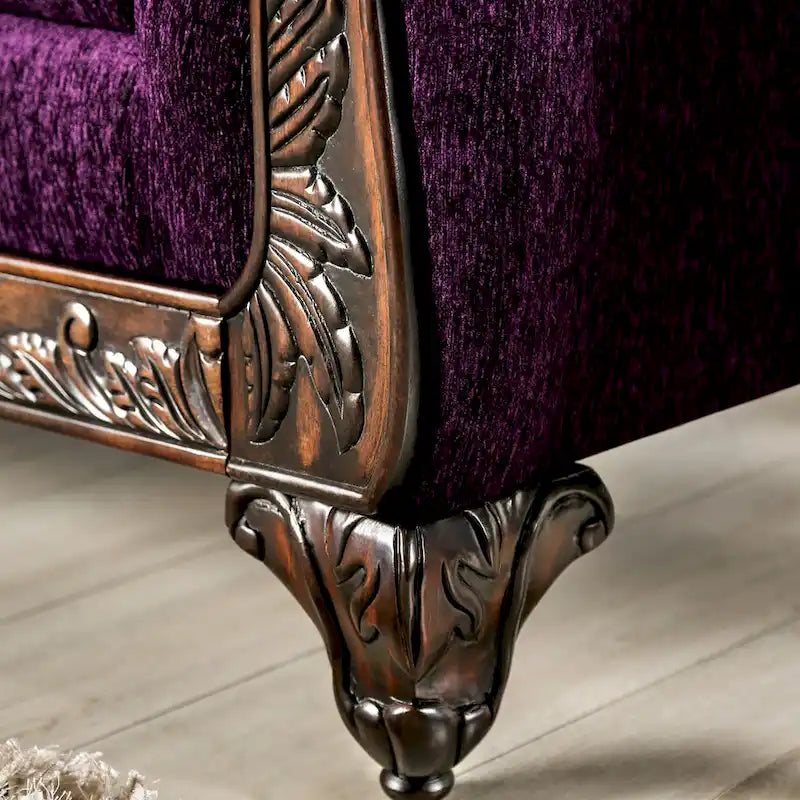 Traditioneller Grendel-Zweisitzer aus violetter Chenille mit gerollten Armlehnen von Furniture of America