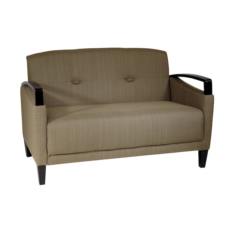 OSP Home Furnishings Main St., dwuosobowa sofa z łatwą w czyszczeniu tkaniną Interlace oraz drewnianymi podłokietnikami i nóżkami w kolorze espresso
