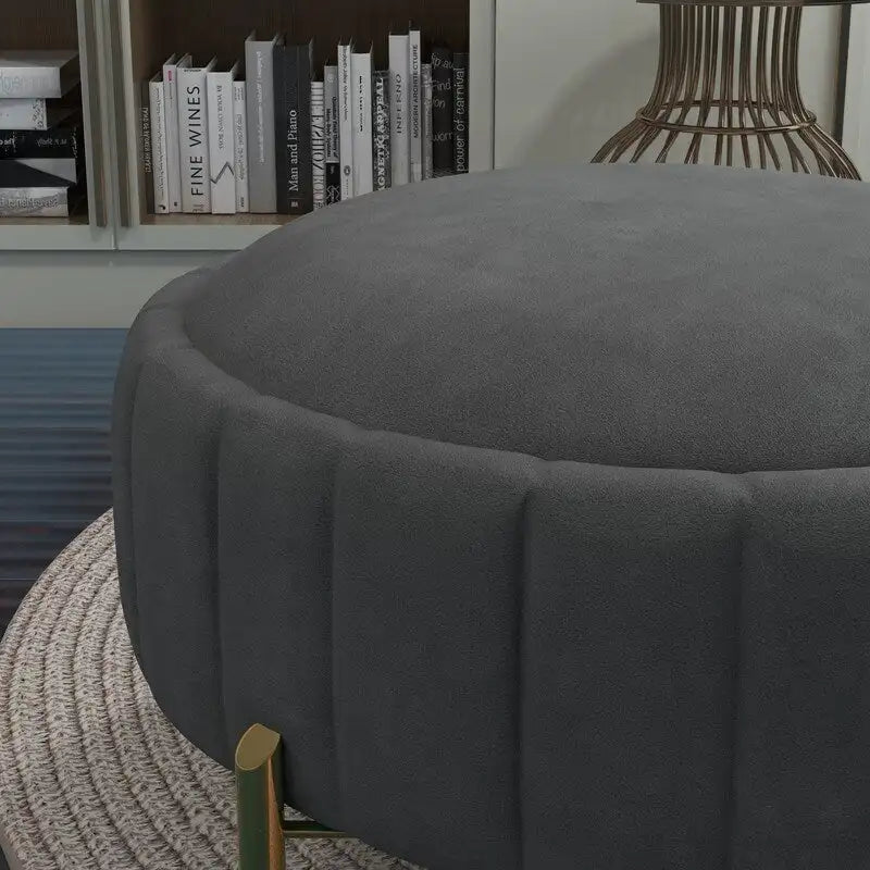 Ensemble SEYNAR de fauteuil club pivotant contemporain en velours capitonné avec pouf