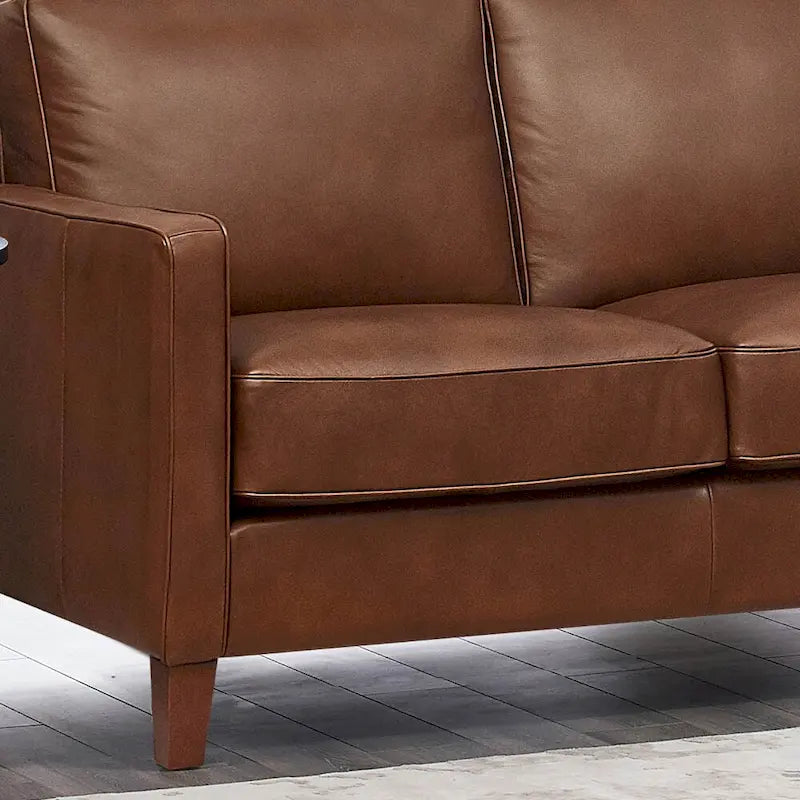 Dwuosobowa sofa Hydeline Ashby z wysokogatunkowej skóry licowej, z pierzem, pianką z pamięcią kształtu i sprężynami