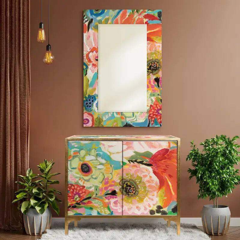 Set van een kasttafel en spiegel van kunstglas met bloemmotief uit de serie Secret Garden