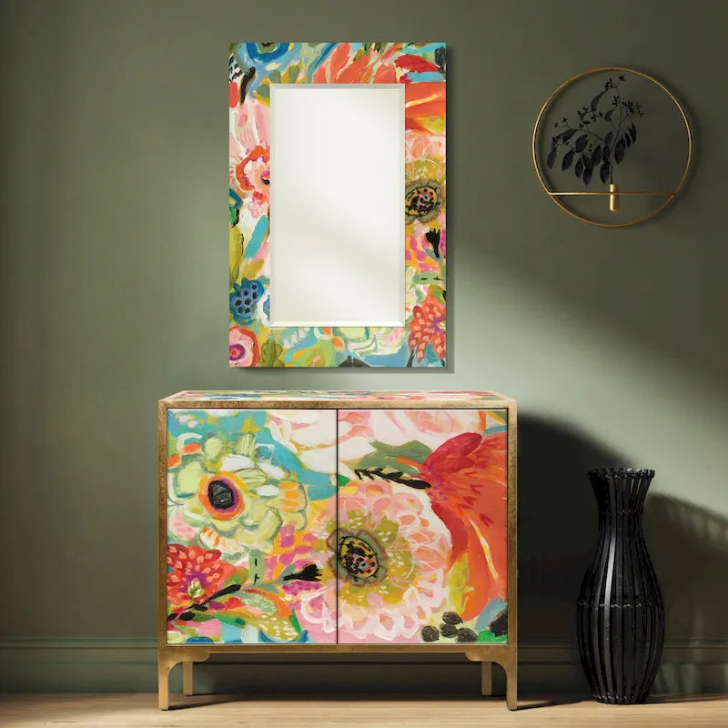 Set van een kasttafel en spiegel van kunstglas met bloemmotief uit de serie Secret Garden