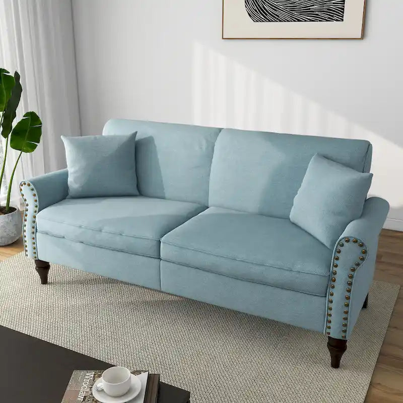 Canapé 73 avec accoudoirs roulés et finition à clous décoratifs