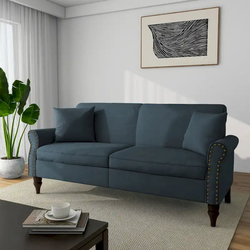Canapé 73 avec accoudoirs roulés et finition à clous décoratifs