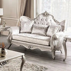 Tradycyjna dwuosobowa sofa Furniture of America Clarissa z pikowanym guzikami oparciem i poduszką dekoracyjną