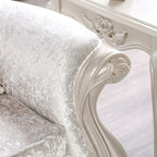 Tradycyjna dwuosobowa sofa Furniture of America Clarissa z pikowanym guzikami oparciem i poduszką dekoracyjną