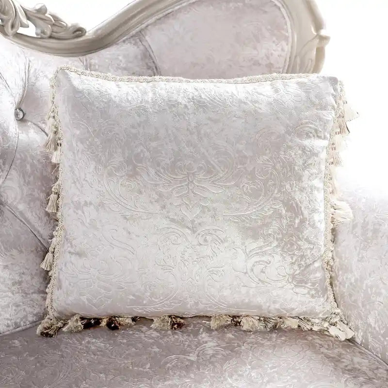 Tradycyjna dwuosobowa sofa Furniture of America Clarissa z pikowanym guzikami oparciem i poduszką dekoracyjną
