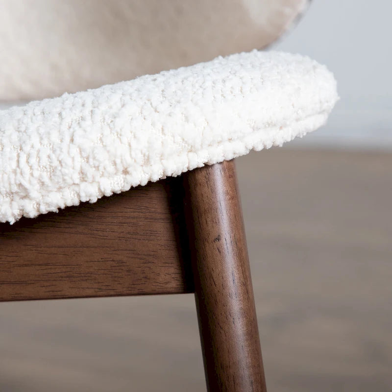 Ensemble 2 pièces de fauteuil d’appoint et table Beck en noyer, style mi-siècle, bouclé et dossier enveloppant, de Furniture of America